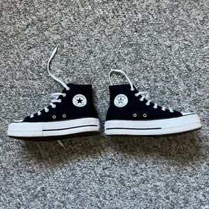 Converse Chuck Taylor  All Star Platform Sneakers Women’s size 6